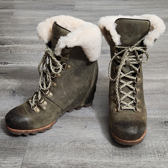 Sorel Conquest Wedge Shearling Booties - Picture 3 of 12